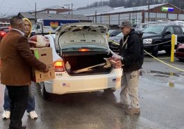 6 de diciembre de 2022: El senador Jim Brewster, en colaboración con el banco de alimentos de la comunidad de Pittsburgh, organizó un evento de distribución de alimentos durante las fiestas en el que se distribuyeron más de 13.000 libras de alimentos.