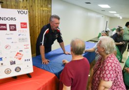 8 de septiembre de 2023: El senador Jim Brewster organiza la Exposición anual sobre bienestar y seguridad de las personas mayores.